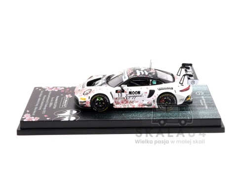 Model samochodu Porsche 911 GT3 R Suzuka 1000km Intercontinental GT Challenge 2025 Phantom Global Racing w skali 1:64 - bok