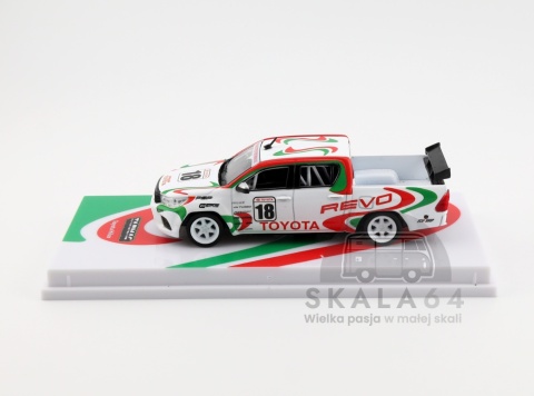 Model samochodu Toyota Hilux White w skali 1:64 - bok